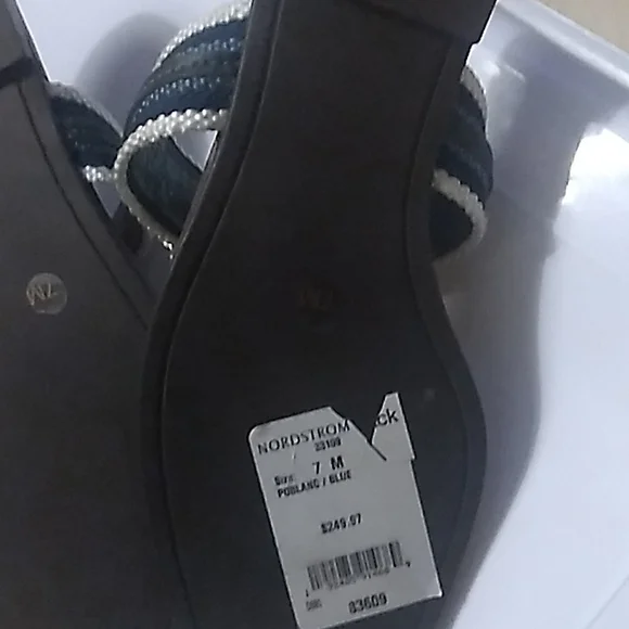 Sandals - Picture 3 of 4